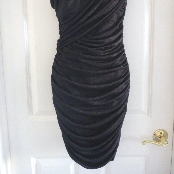 DECAPOLIS One Shoulder Small Black Dress - Picture 5 of 7